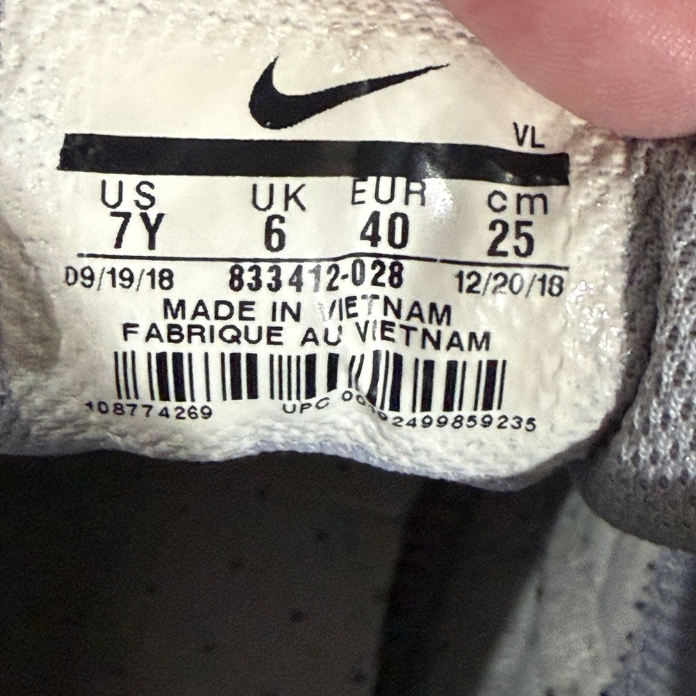 Nike Air Max Women's Sneakers, Light Gray and Magenta Sz 7Y Womens 9 Great - Picture 6 of 6